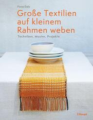 Gro&szlig;e Textilien auf kleinem Rahmen weben