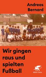 Wir gingen raus und spielten Fu&szlig;ball